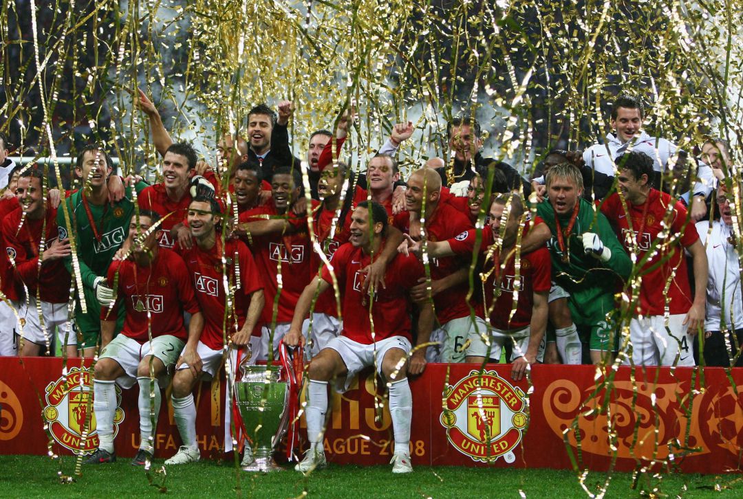 Manchester United celebrando la Champions League en 2008. Manchester United celebrando la Champions League en 2008.
