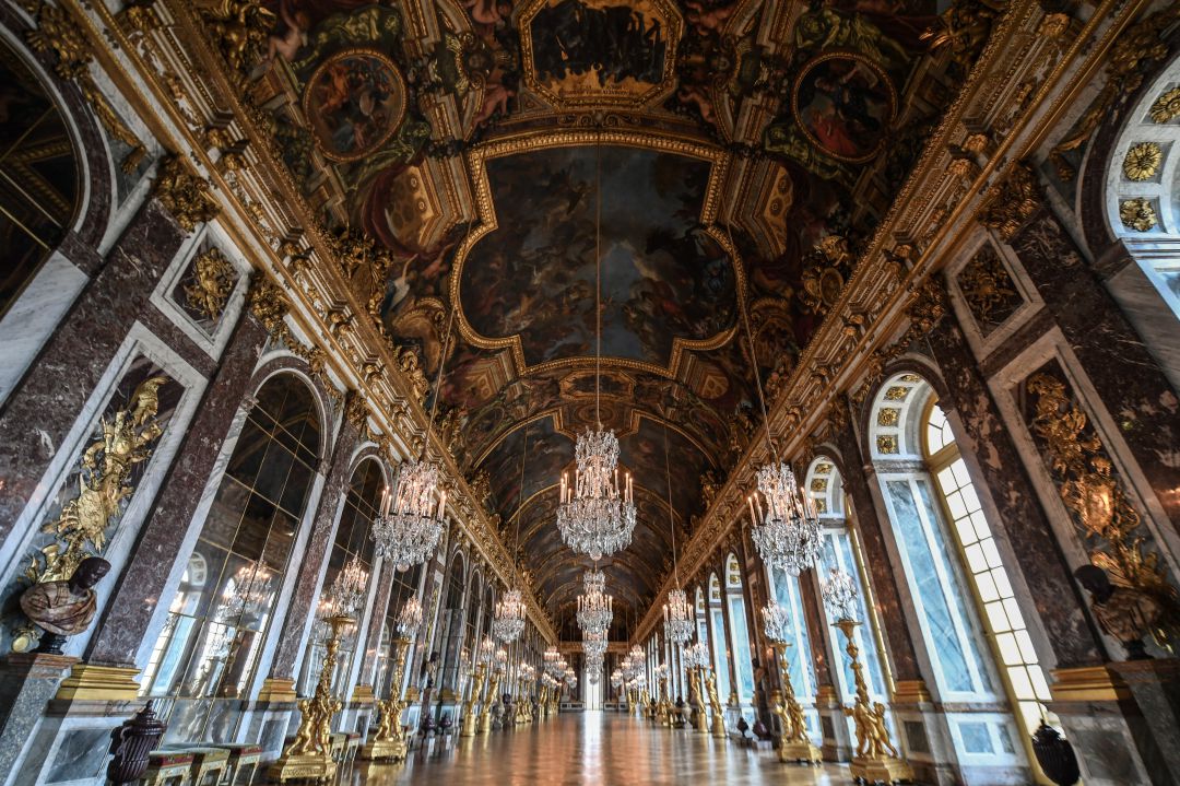 Palacio de Versalles, en las afueras de París. Palacio de Versalles, en las afueras de París.