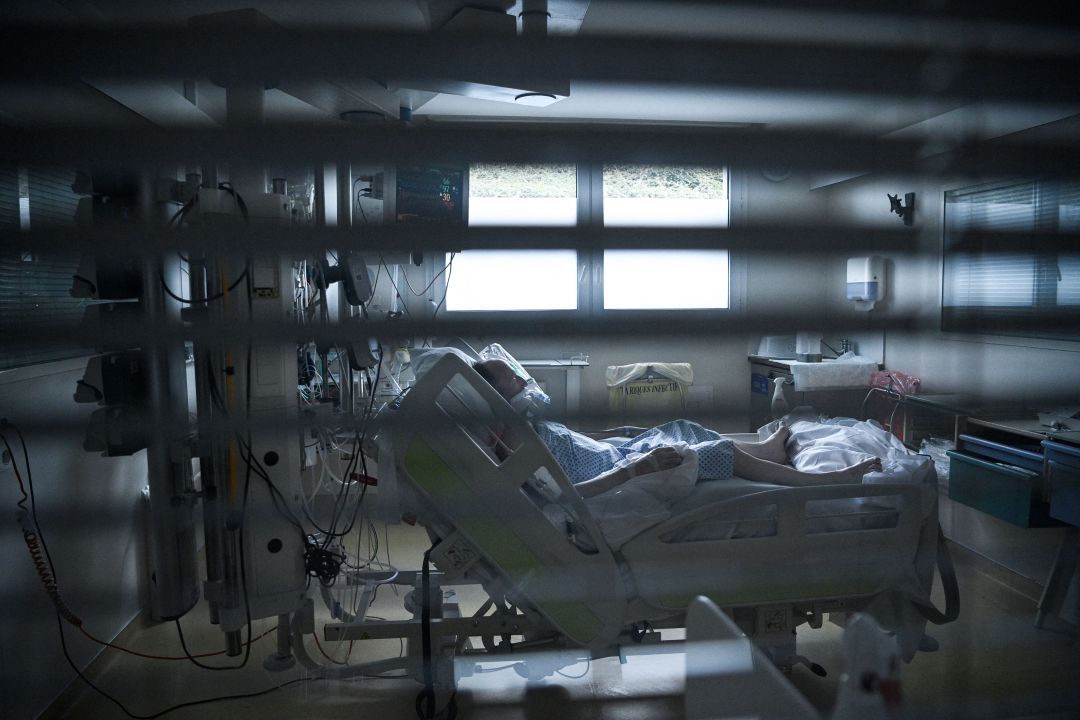 Un paciente de COVID ingresado en UCI en un hospital en Francia Un paciente de COVID ingresado en UCI en un hospital en Francia