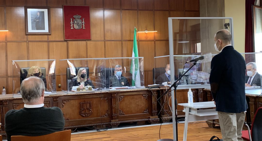 El secretario del Ayuntamiento de Jaén, Miguel Ángel Velasco, segundos antes de iniciar su declaración. El secretario del Ayuntamiento de Jaén, Miguel Ángel Velasco, segundos antes de iniciar su declaración.
