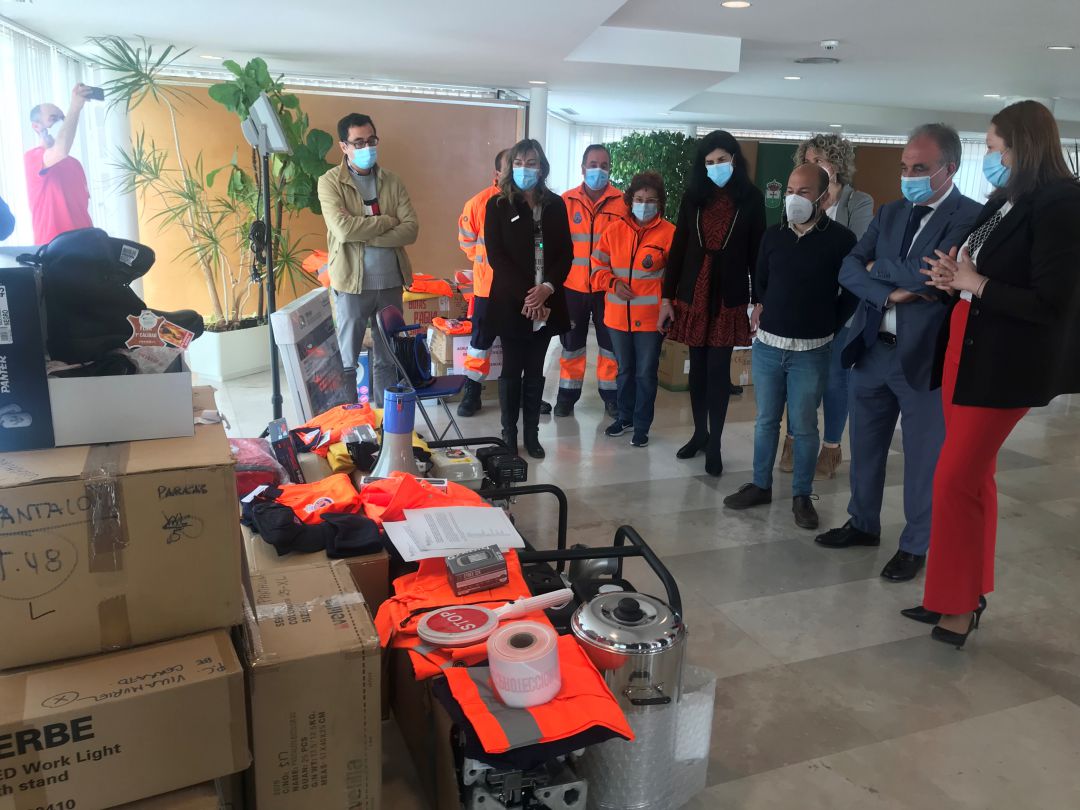 La Junta suministra material y vestuario a 5 agrupaciones de voluntarios de Protección Civil de la provincia de Palencia por más de 16.000 euros La Junta suministra material y vestuario a 5 agrupaciones de voluntarios de Protección Civil de la provincia de Palencia por más de 16.000 euros