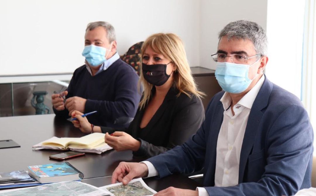 Miguel Español, concejal de Vías y Obras de A Guarda; Beatriz Sestayo, gerente del SEA; y Antonio Lomba, alcalde de A Guarda. Miguel Español, concejal de Vías y Obras de A Guarda; Beatriz Sestayo, gerente del SEA; y Antonio Lomba, alcalde de A Guarda.