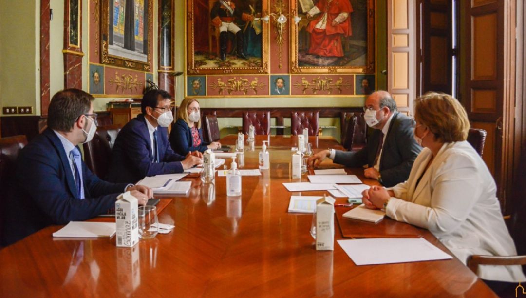 El vicepresidente del gobierno regional y el presidente de la Diputación ciudadrealeña han hablado de diferentes inversiones que se llevarán a cabo en la provincia El vicepresidente del gobierno regional y el presidente de la Diputación ciudadrealeña han hablado de diferentes inversiones que se llevarán a cabo en la provincia
