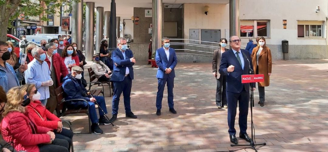 El candidato socialista ha tachado de "ofensa" que Ayuso diga que "quienes van a las colas del hambre son unos mantenidos" El candidato socialista ha tachado de "ofensa" que Ayuso diga que "quienes van a las colas del hambre son unos mantenidos"