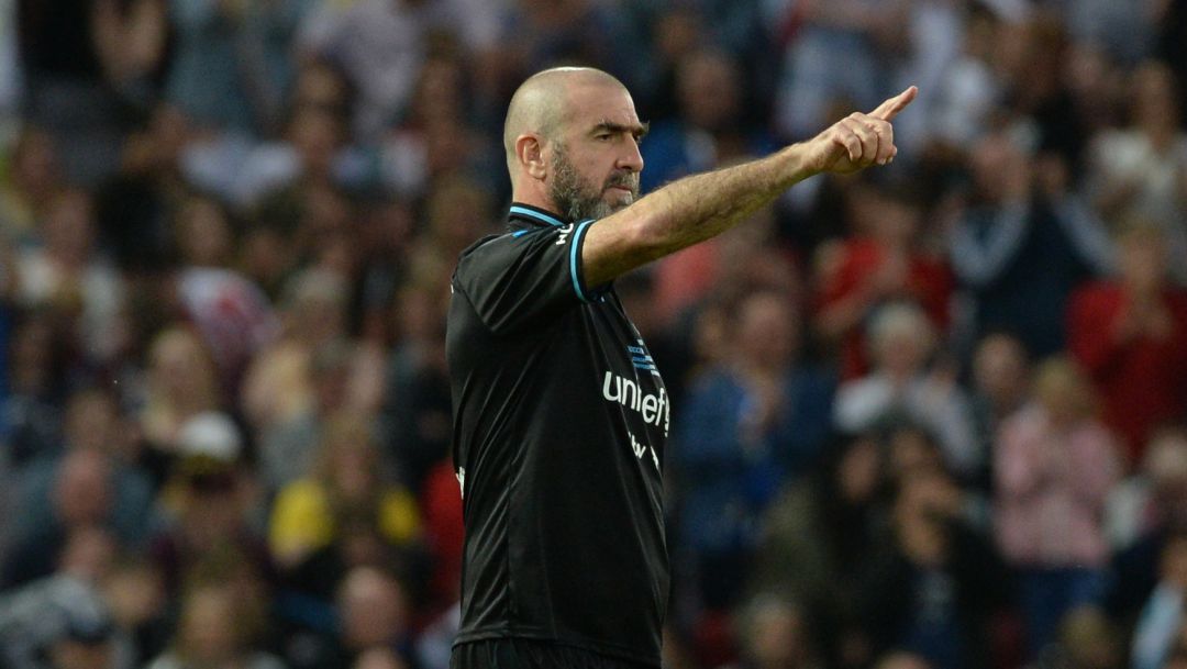 Eric Cantona en un partido benéfico en Old Trafford. Eric Cantona en un partido benéfico en Old Trafford.