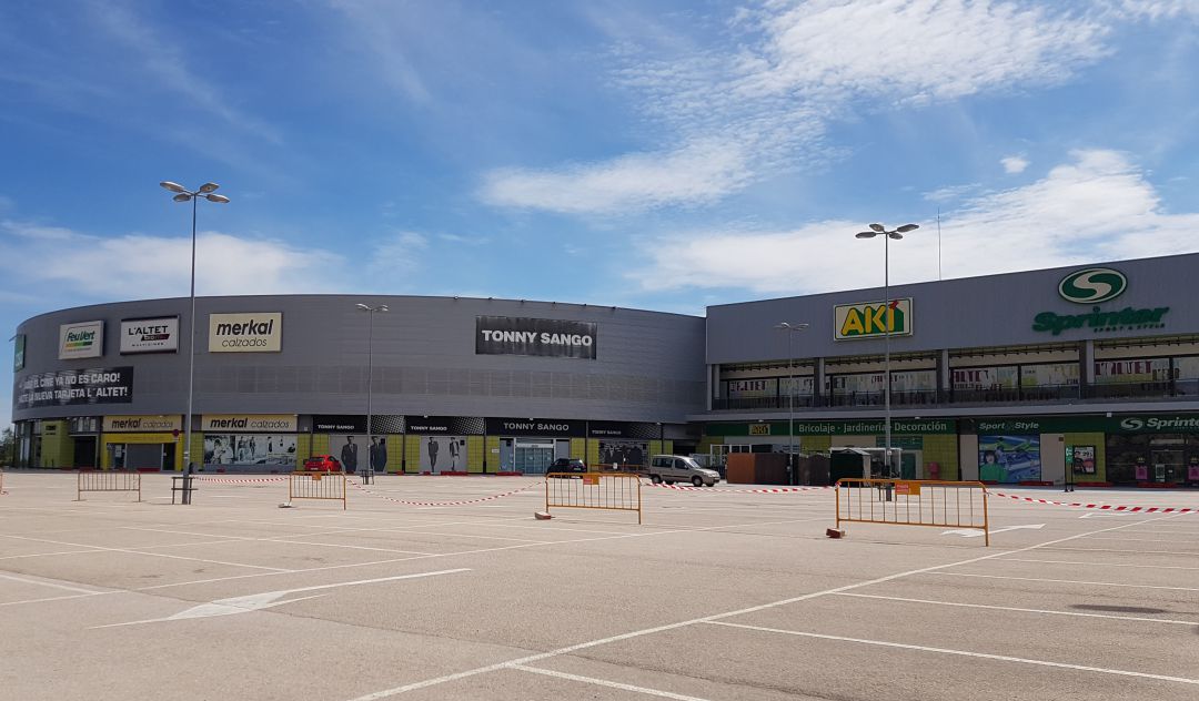 Imagen del Centro Comercial El Altet con los multicines en la parte izquierda Imagen del Centro Comercial El Altet con los multicines en la parte izquierda
