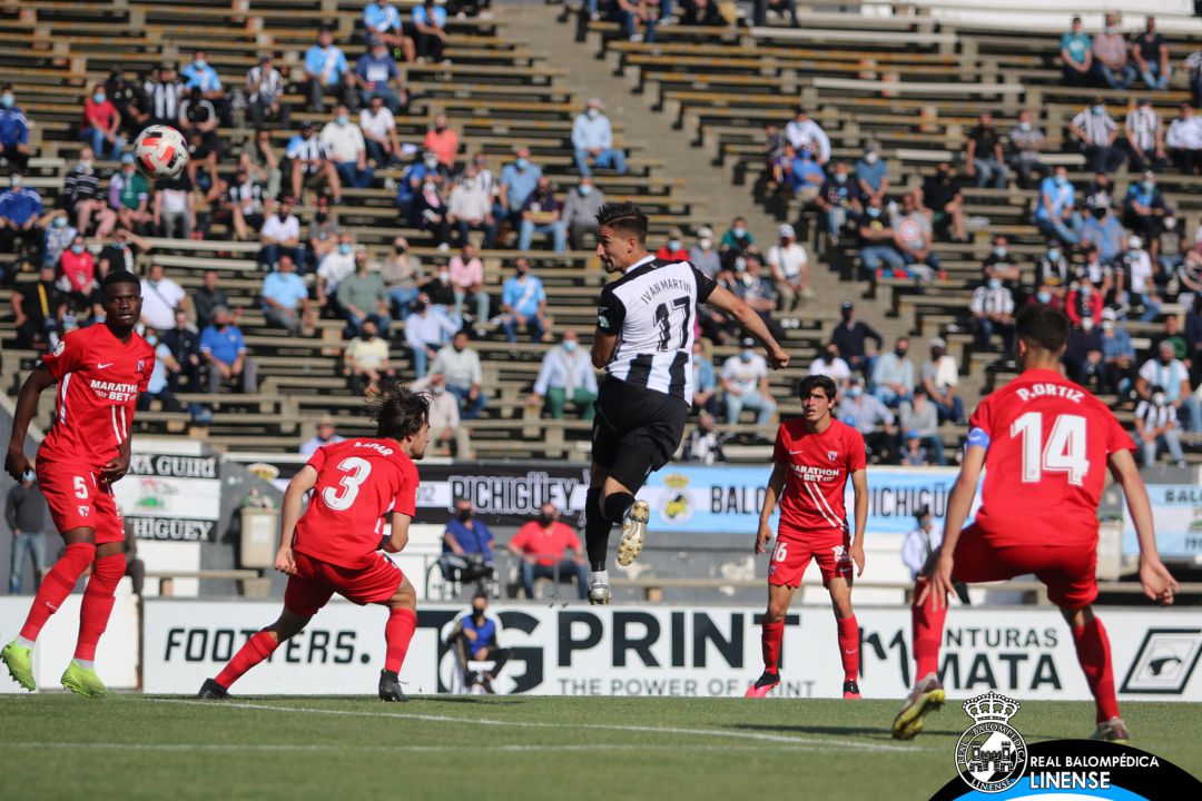 Iván Martín ante el Sevilla Atlético. Iván Martín ante el Sevilla Atlético.