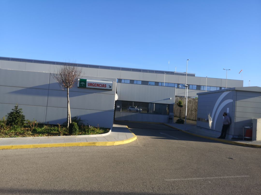 Puerta de acceso al área de Urgencias del Hospital de la Serranía Puerta de acceso al área de Urgencias del Hospital de la Serranía