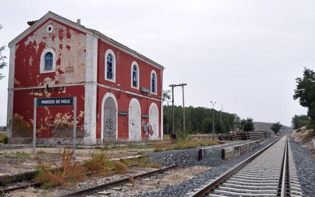 Estación de tren de Paredes, en Cuenca. Estación de tren de Paredes, en Cuenca.