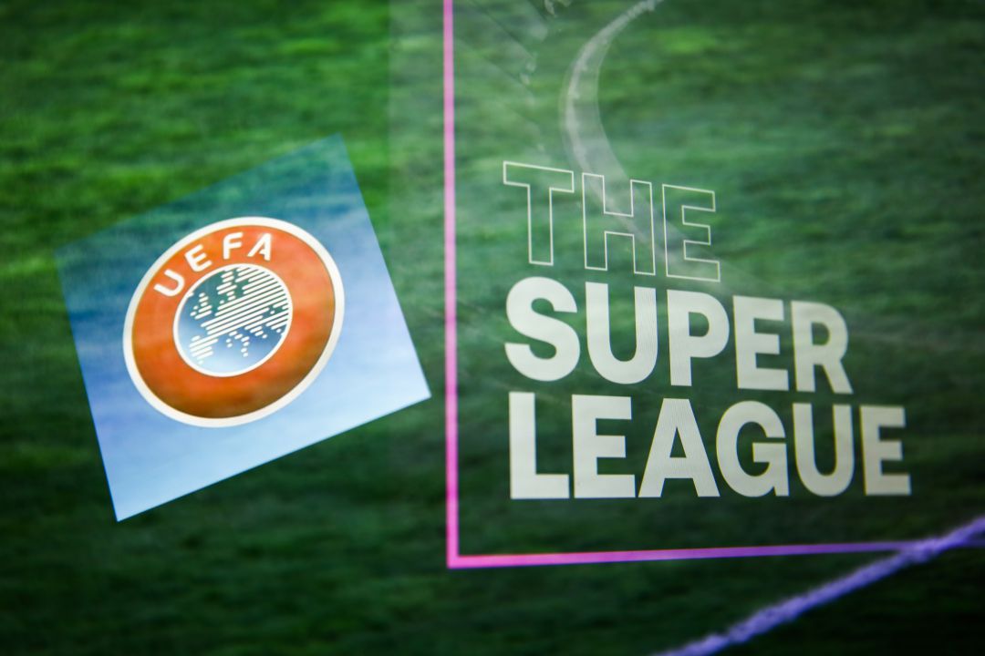 Los logos de la UEFA y la Superliga. Los logos de la UEFA y la Superliga.