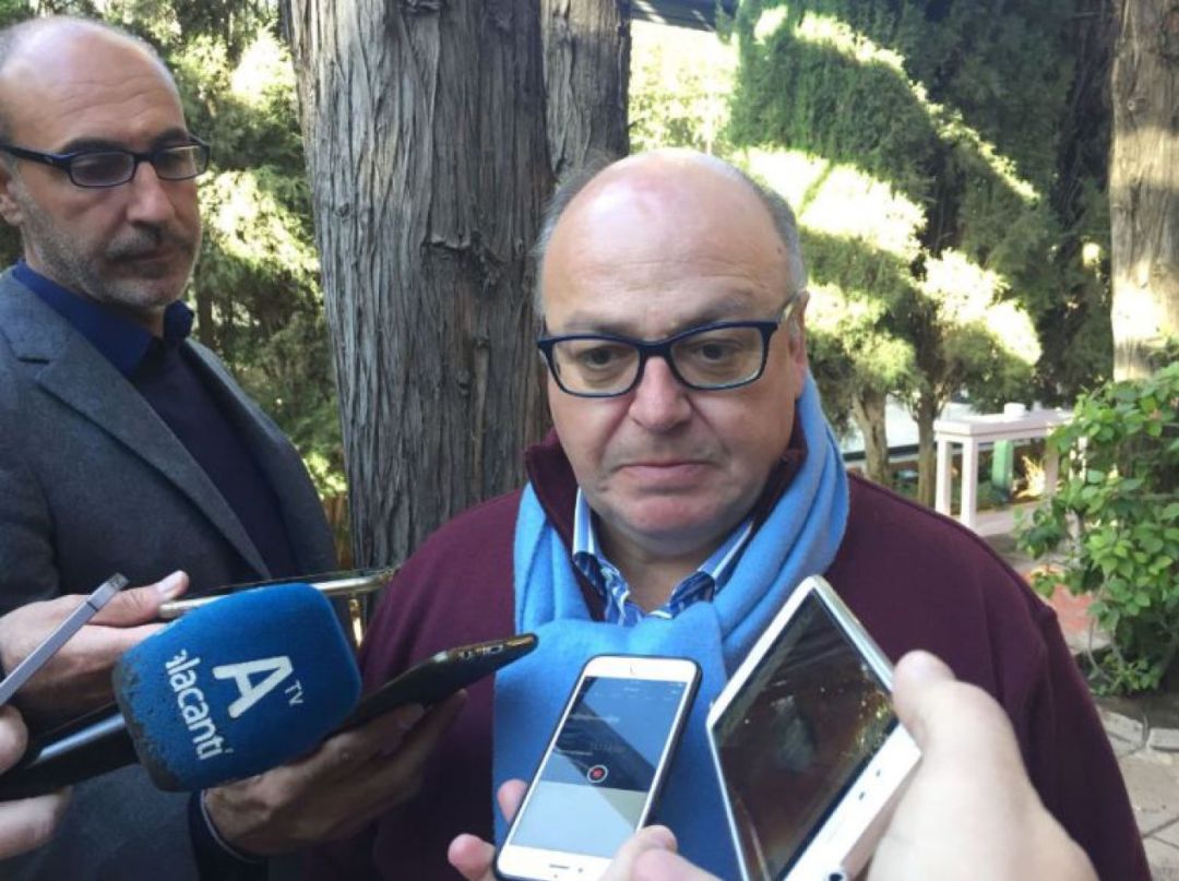 Juan Carlos Ramírez atiende a los medios de comunicación Juan Carlos Ramírez atiende a los medios de comunicación