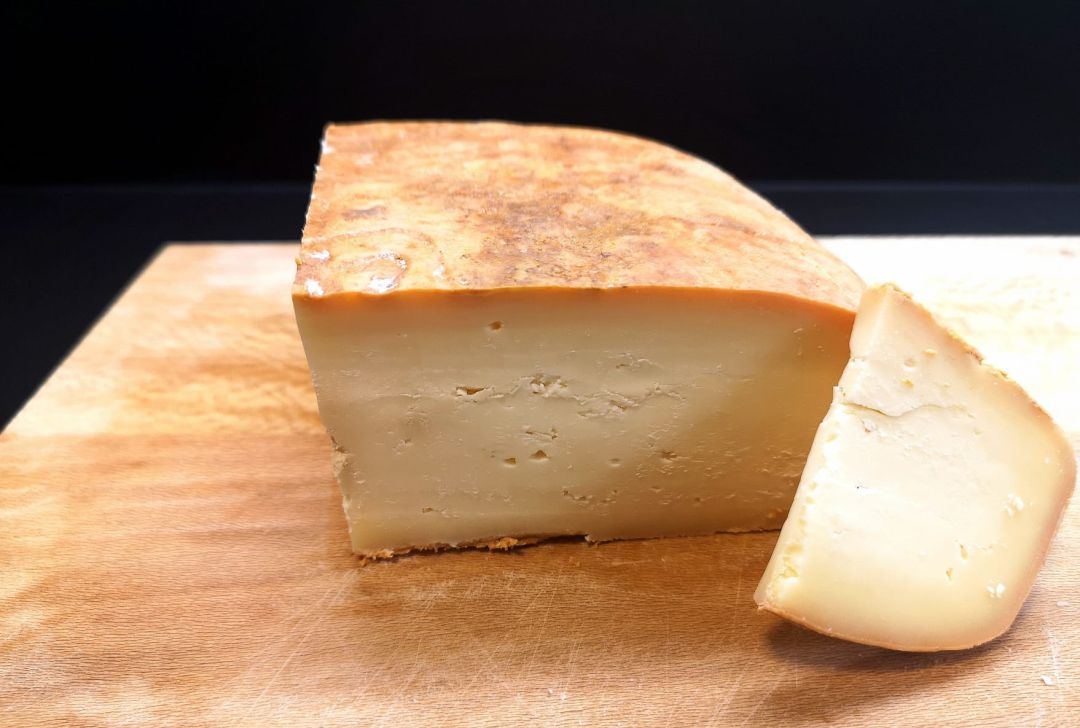 Després d'anys de creixement als mercats, la pandèmia va provocar un retrocés a la producció i vendes del formatge Mahón-Menorca. Després d'anys de creixement als mercats, la pandèmia va provocar un retrocés a la producció i vendes del formatge Mahón-Menorca.