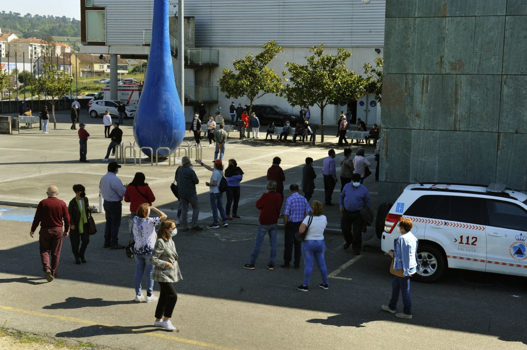 Colas para vacunarse en el recinto ferial de Expourense Colas para vacunarse en el recinto ferial de Expourense