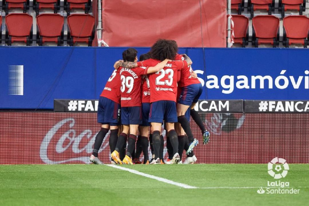 Osasuna celebrando uno de los tres goles en el Sadar ante el Valencia Osasuna celebrando uno de los tres goles en el Sadar ante el Valencia