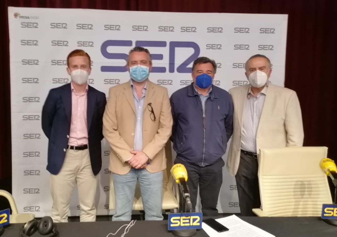 De izquierda a derecha en la mesa del programa El Toreo en la Fundación Cajasol, Jesús Bayort, Paco García, José María Barrero y José Luis del Serranito De izquierda a derecha en la mesa del programa El Toreo en la Fundación Cajasol, Jesús Bayort, Paco García, José María Barrero y José Luis del Serranito