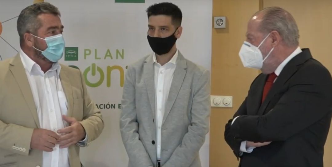 El presidente de la Diputación junto a represntantes del Ayuntamiento de Aznalcóllar El presidente de la Diputación junto a represntantes del Ayuntamiento de Aznalcóllar