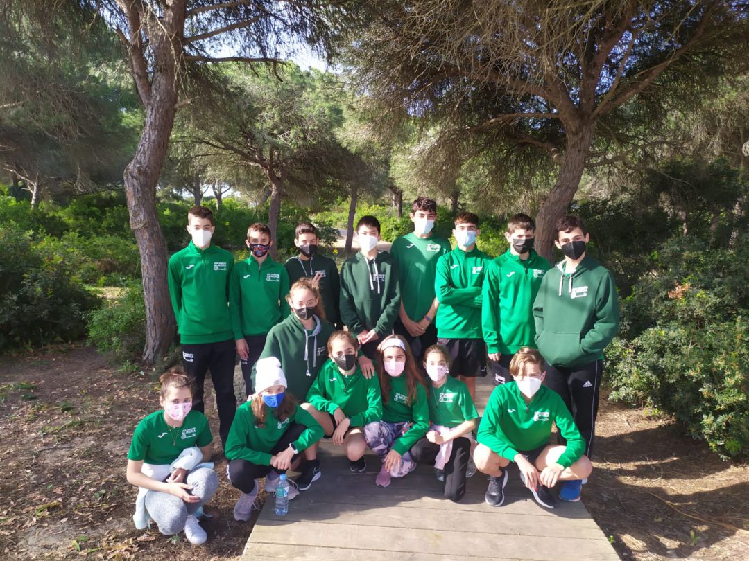 Un equipo ganador que se ha colgado las medallas. Un equipo ganador que se ha colgado las medallas.
