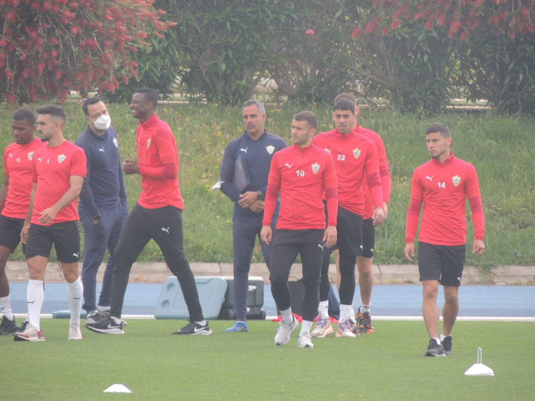 José Gomes con los titulares ante el Espanyol, en el campo Anexo. José Gomes con los titulares ante el Espanyol, en el campo Anexo.