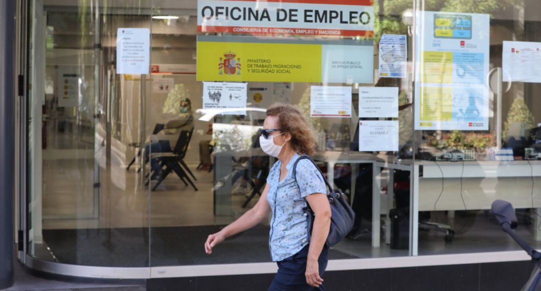 Imagen de archivo de la fachada de una oficina de empleo Imagen de archivo de la fachada de una oficina de empleo