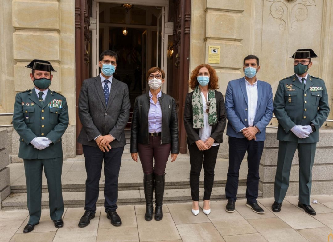 Jose Manuel Caballero presidente de la Diputación y María Gámez, directora general de la Guardia Civil, junto a otras autoridades Jose Manuel Caballero presidente de la Diputación y María Gámez, directora general de la Guardia Civil, junto a otras autoridades
