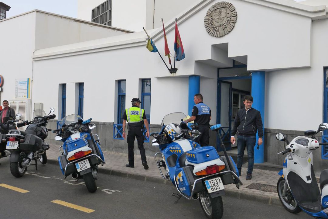La mujer fue localizada y detenida en la Calle Real de la capital lanzaroteña. La mujer fue localizada y detenida en la Calle Real de la capital lanzaroteña.