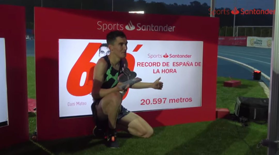 Dani Mateo, tras batir el récord (con la primera estimación de los jueces). Dani Mateo, tras batir el récord (con la primera estimación de los jueces).