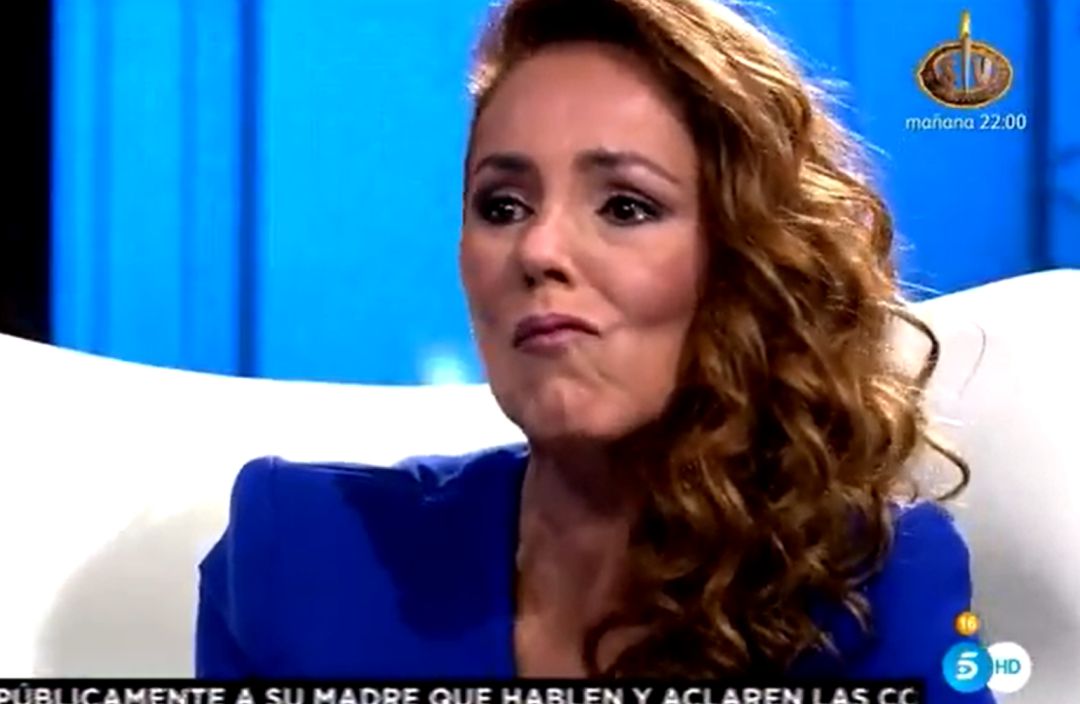 Rocío Carrasco se derrumba y cuenta la verdadera razón por la que no le coge el teléfono a su hija. Rocío Carrasco se derrumba y cuenta la verdadera razón por la que no le coge el teléfono a su hija.