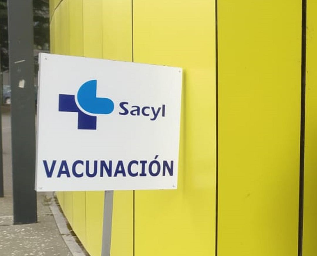 Los nacidos en 1948 y 1949 recibirán la vacuna en el Coliseum el sábado 24 y el domingo 25 Los nacidos en 1948 y 1949 recibirán la vacuna en el Coliseum el sábado 24 y el domingo 25