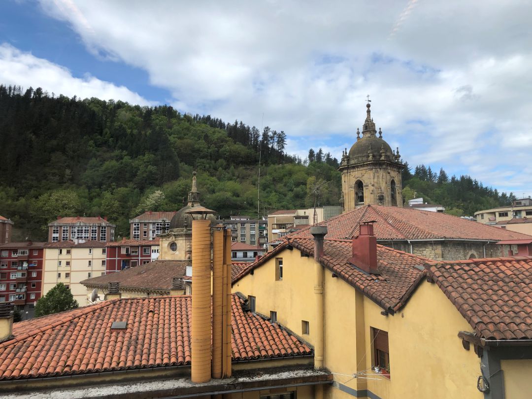 Ermua ha superado de nuevo el umbral de 400 casos por cien mil habitantes en los últimos catorce días Ermua ha superado de nuevo el umbral de 400 casos por cien mil habitantes en los últimos catorce días