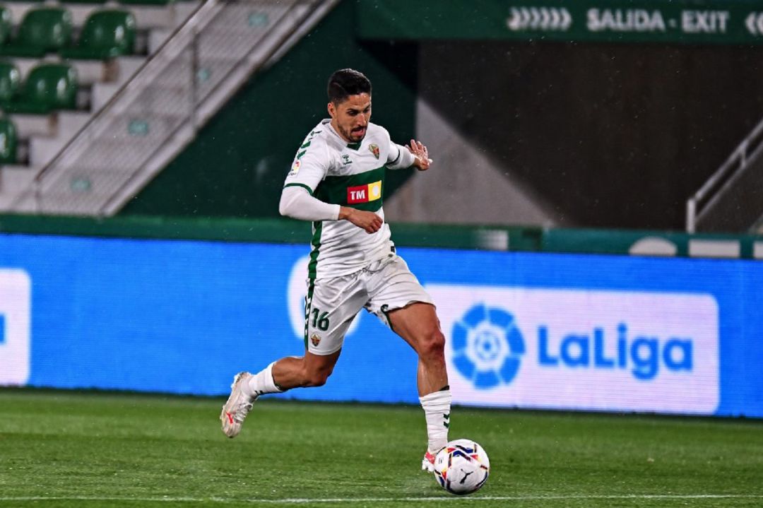 Fidel Chaves firmó el gol del Elche y fue el mejor de su equipo Fidel Chaves firmó el gol del Elche y fue el mejor de su equipo