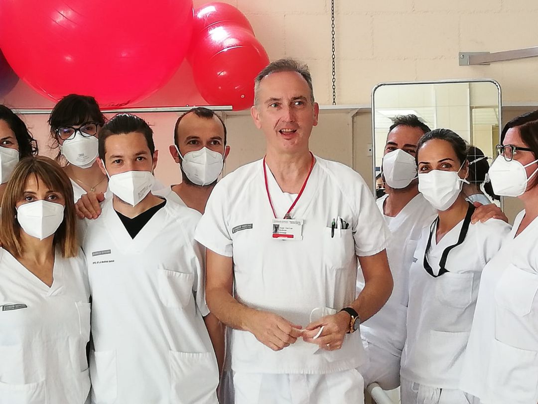Juan Carlos Andrés Ortega, coordinador área Fisioterapia- Rehabilitación Hospital Elda junto a parte de su equipo Juan Carlos Andrés Ortega, coordinador área Fisioterapia- Rehabilitación Hospital Elda junto a parte de su equipo