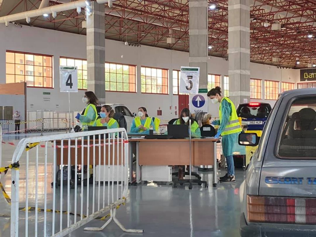 Dispositivo de vacunación masiva contra la covid en las instalaciones de FERMASA (Feria de Muestras de Armilla-Granada) Dispositivo de vacunación masiva contra la covid en las instalaciones de FERMASA (Feria de Muestras de Armilla-Granada)