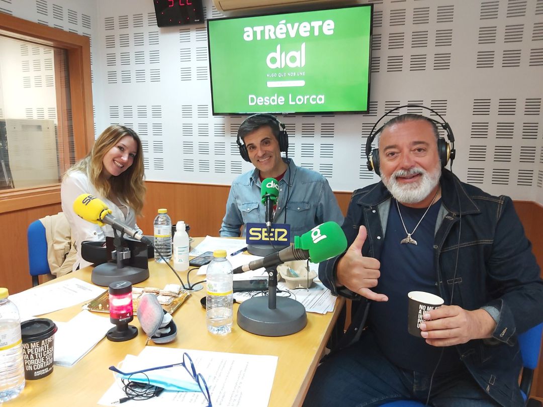 El programa 'Atrévete' de Cadena Dial desde los estudios de Dial Guadalentín en Lorca emitiendo para todo el país. El programa 'Atrévete' de Cadena Dial desde los estudios de Dial Guadalentín en Lorca emitiendo para todo el país.