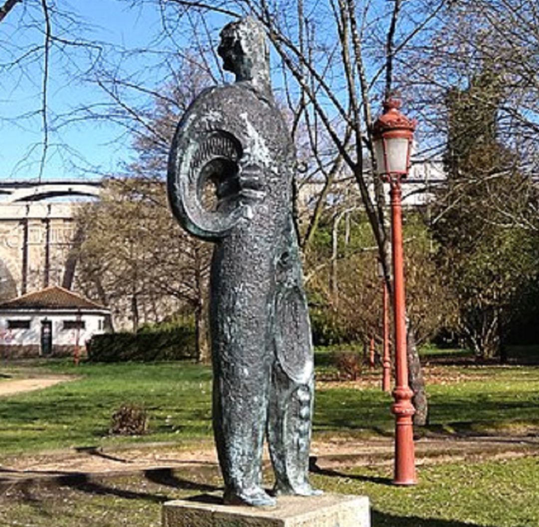En los años 90, se colocaron en el parque varias obras de artistas locales En los años 90, se colocaron en el parque varias obras de artistas locales