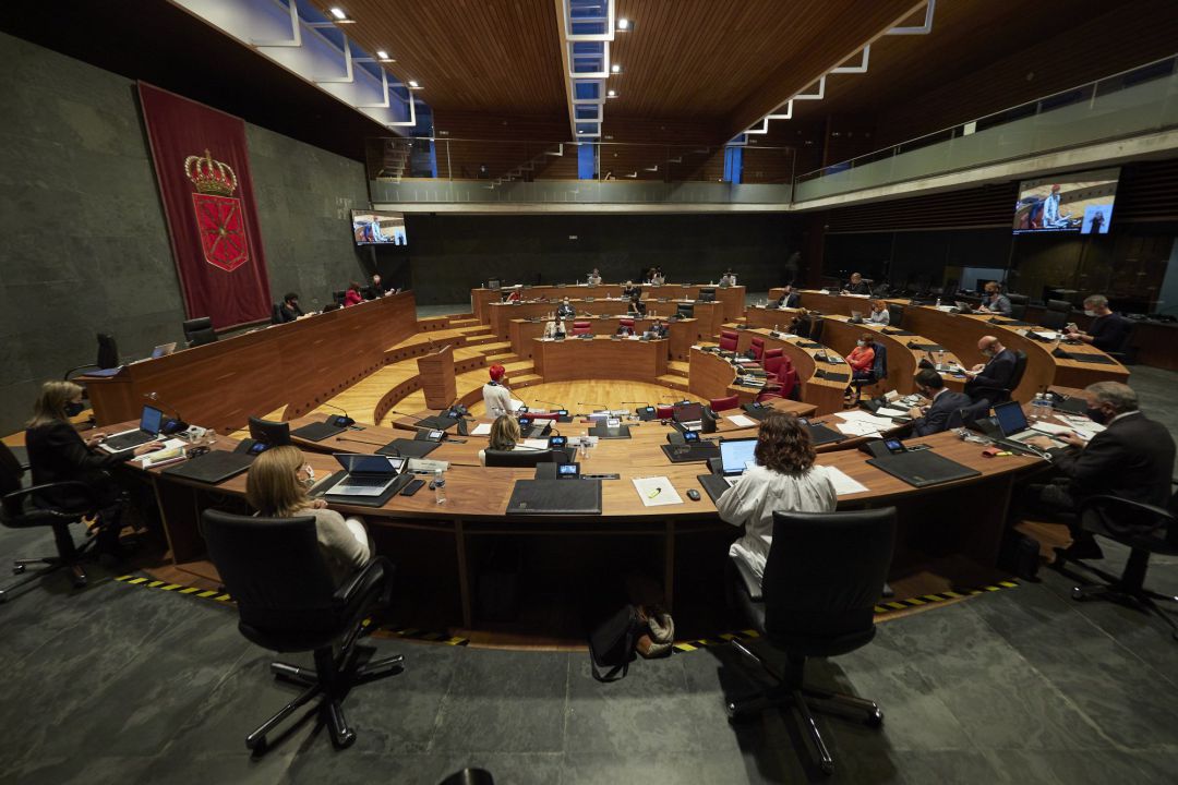 Vista del salón de plenos del Parlamento de Navarra Vista del salón de plenos del Parlamento de Navarra