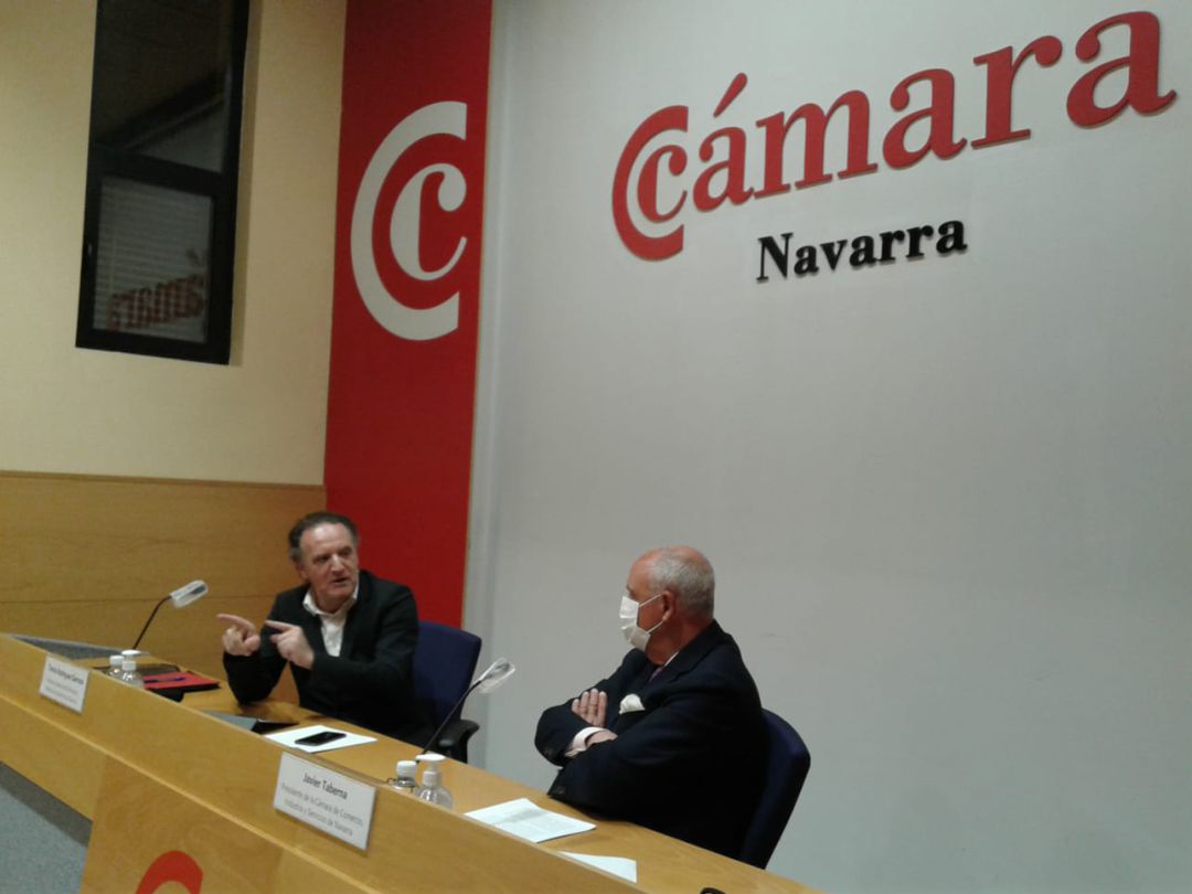 El presidente de Cámara Navarra, Javier Taberna (derecha), y el director general de FP, Tomás Rodríguez Garraza, en la rueda de prensa de presentación del convenio sobre FP Dual. El presidente de Cámara Navarra, Javier Taberna (derecha), y el director general de FP, Tomás Rodríguez Garraza, en la rueda de prensa de presentación del convenio sobre FP Dual.