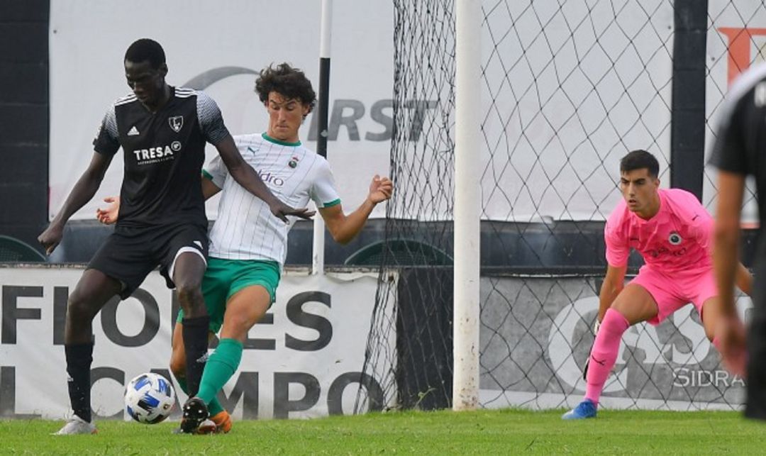 Juan Gutiérrez en el amistoso del Racing contra el Lealtad Juan Gutiérrez en el amistoso del Racing contra el Lealtad