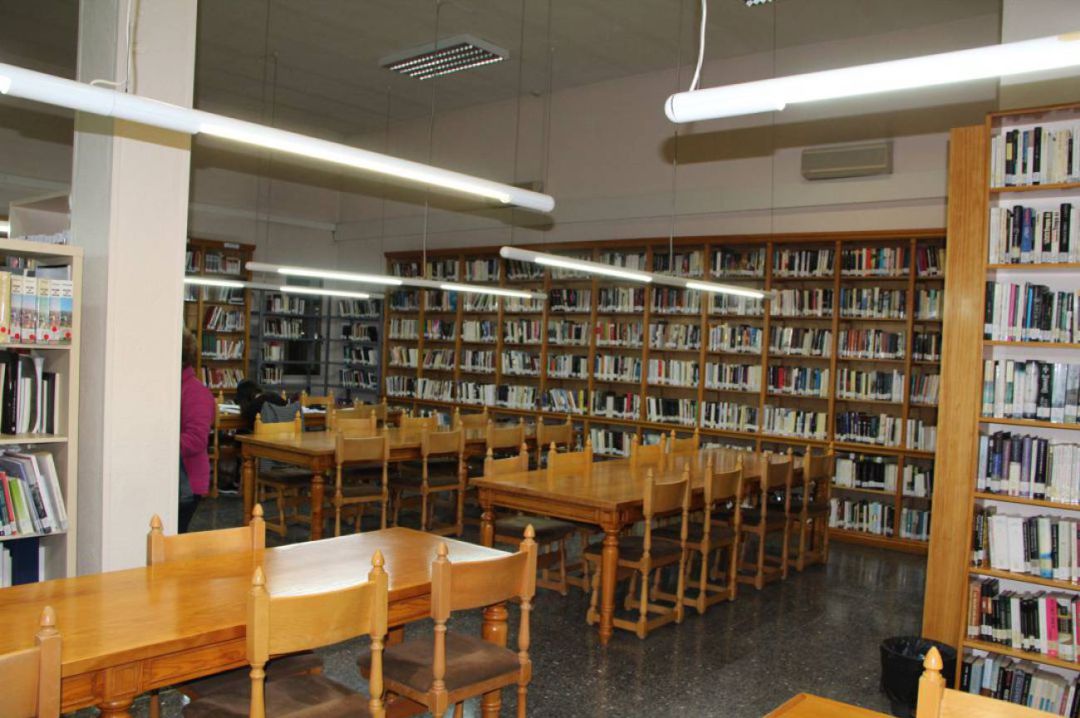 Biblioteca municipal Cronista Herrera de Cuéllar Biblioteca municipal Cronista Herrera de Cuéllar