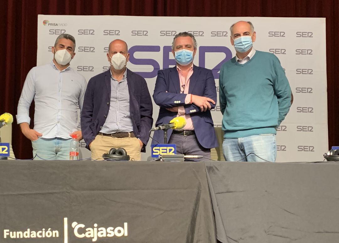 De izquierda a derecha en la tertulia del Toreo desde Cajasol, Carlos Trejo, Álvaro Acevedo, Paco García y José Antonio Esquinas De izquierda a derecha en la tertulia del Toreo desde Cajasol, Carlos Trejo, Álvaro Acevedo, Paco García y José Antonio Esquinas