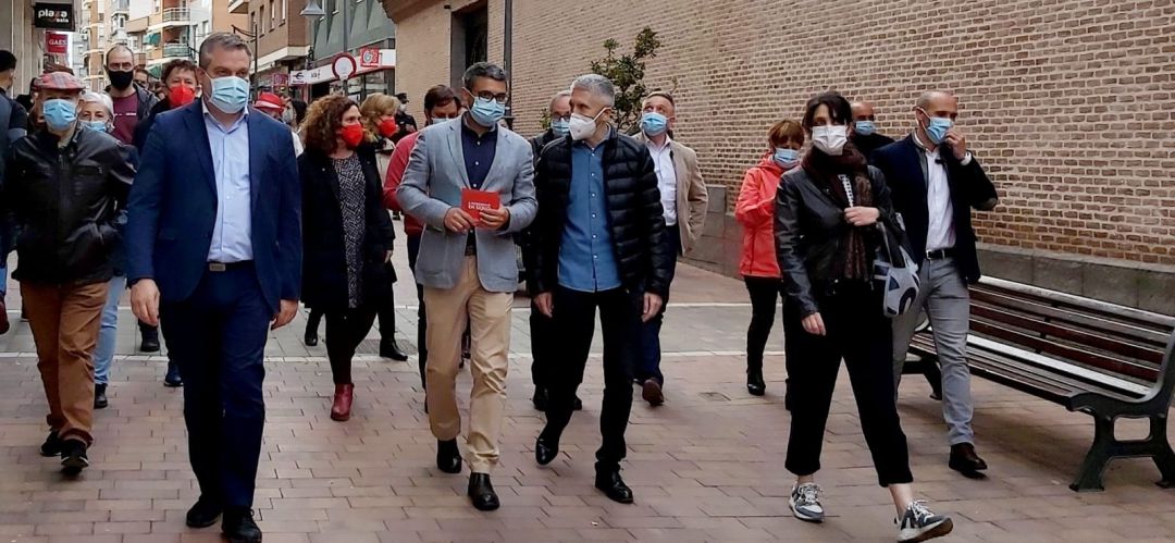 Han visitado el Distrito Centro con la diputada y número 9 en la lista del PSOE, Pilar Sánchez Acera Han visitado el Distrito Centro con la diputada y número 9 en la lista del PSOE, Pilar Sánchez Acera