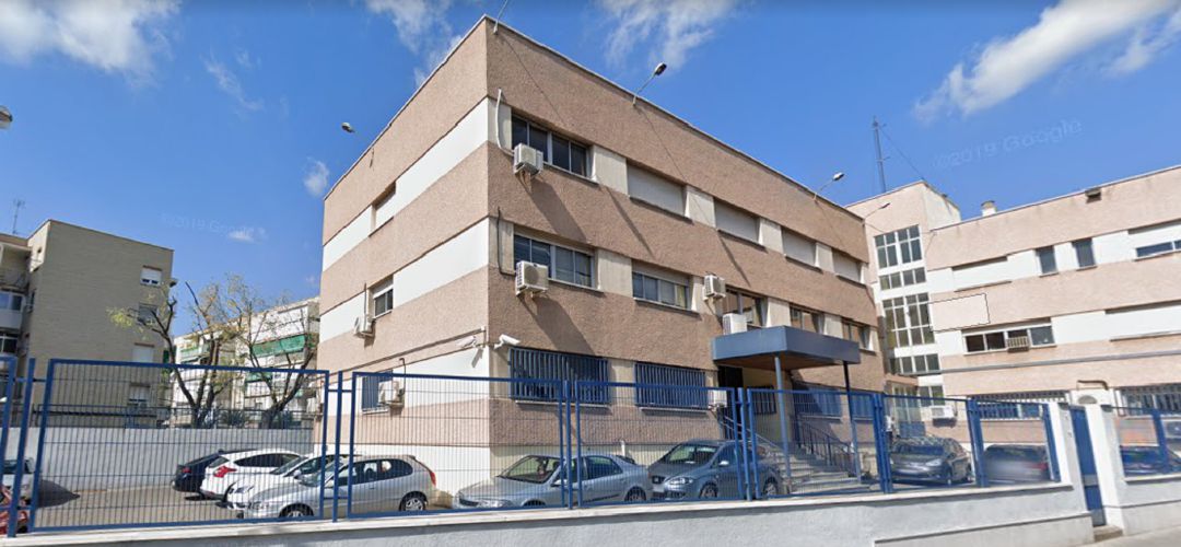 Los dos acusados de la supuesta violación a una joven discapacitada en Parla y la joven han declarado en la Comisaría de Parla. Los dos acusados de la supuesta violación a una joven discapacitada en Parla y la joven han declarado en la Comisaría de Parla.