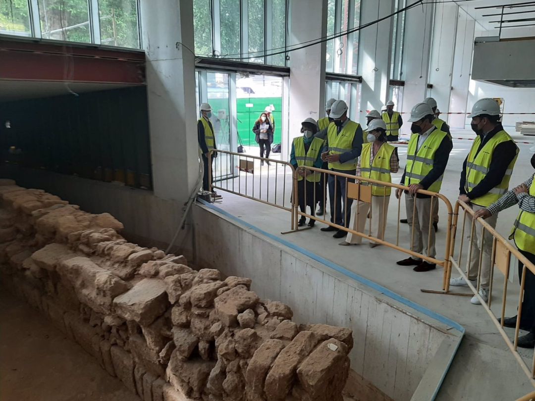 Carmen Calvo y el resto de autoridades visitan las obras de la Biblioteca del Estado. Carmen Calvo y el resto de autoridades visitan las obras de la Biblioteca del Estado.