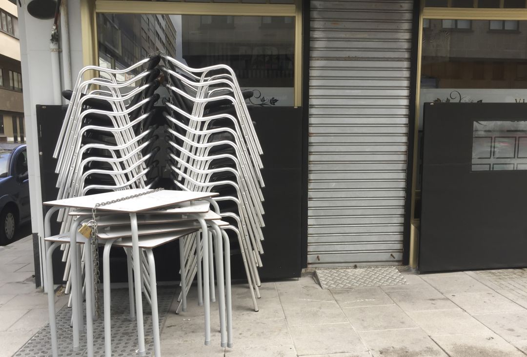 El comercio no esencial y la hostelería tendrán que cerrar, al menos durante una semana, en diez localidades jiennenses. En total, 19 se encuentran con restricciones El comercio no esencial y la hostelería tendrán que cerrar, al menos durante una semana, en diez localidades jiennenses. En total, 19 se encuentran con restricciones