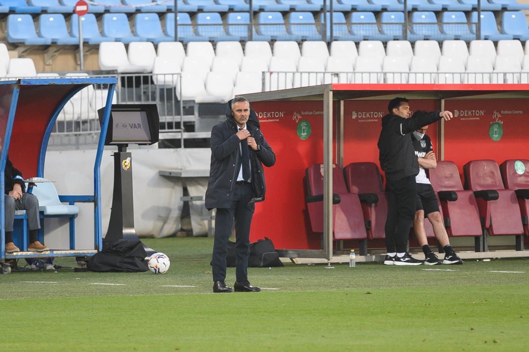 José Gomes (Almería), y Asier Garitano (Leganés), en el Mediterráneo. José Gomes (Almería), y Asier Garitano (Leganés), en el Mediterráneo.