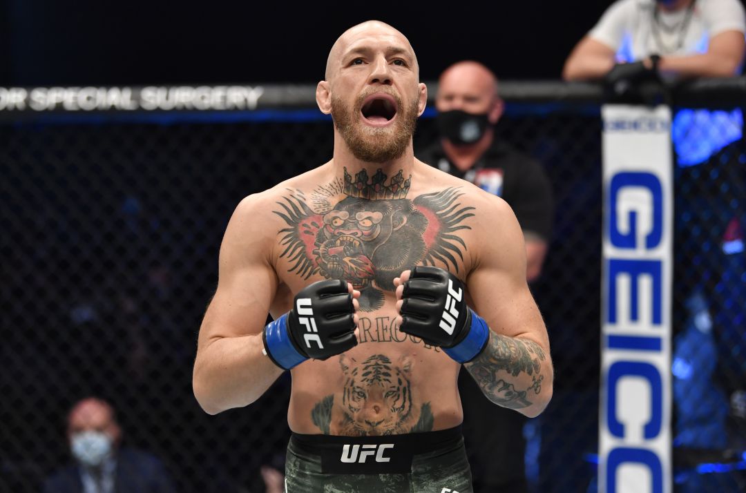 Conor Mcgregor celebra en el ring Conor Mcgregor celebra en el ring