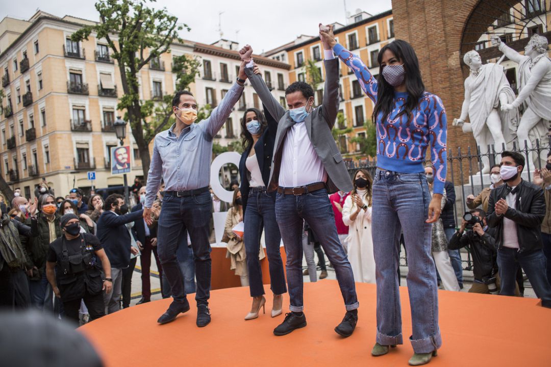 De izq. a der., el exvicepresidente de la Comunidad de Madrid, Ignacio Aguado, la presidenta de Ciudadanos, Inés Arrimadas, el candidato del partido a la Presidencia de la Comunidad de Madrid, Edmundo Bal, y la vicealcaldesa de Madrid, Begoña Villacís De izq. a der., el exvicepresidente de la Comunidad de Madrid, Ignacio Aguado, la presidenta de Ciudadanos, Inés Arrimadas, el candidato del partido a la Presidencia de la Comunidad de Madrid, Edmundo Bal, y la vicealcaldesa de Madrid, Begoña Villacís