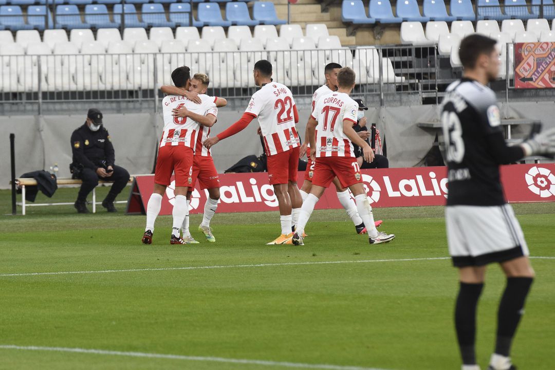 El Almería se impuso en la primera vuelta por 2-1. El Almería se impuso en la primera vuelta por 2-1.