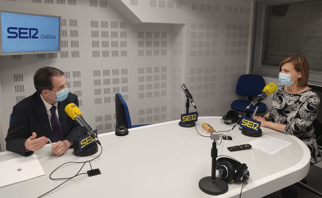 El alcalde de Vigo, Abel Caballero, durante la entrevista en los estudios de Radio Galicia, El alcalde de Vigo, Abel Caballero, durante la entrevista en los estudios de Radio Galicia,