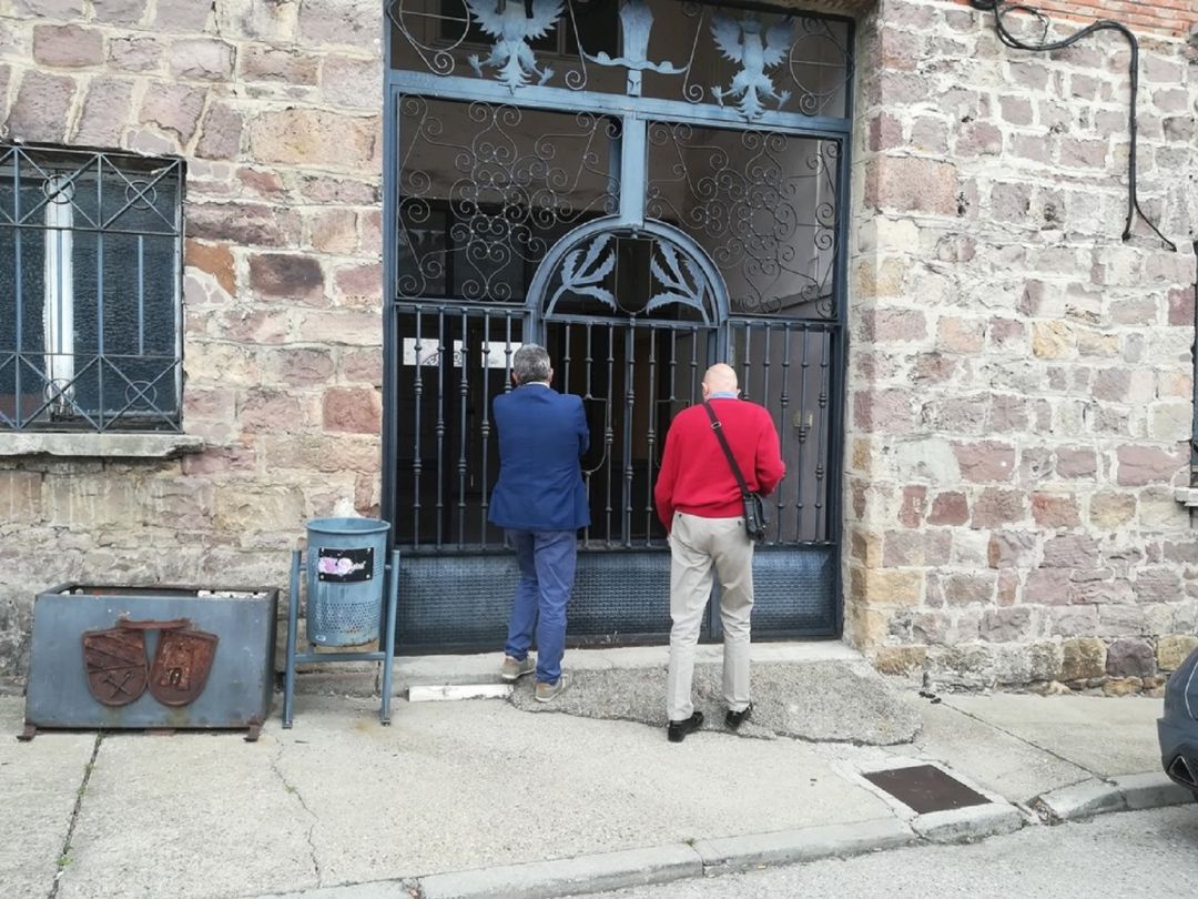 Edificio en el que se quiere intervenir en Barruelo de Santullán (Palencia) Edificio en el que se quiere intervenir en Barruelo de Santullán (Palencia)