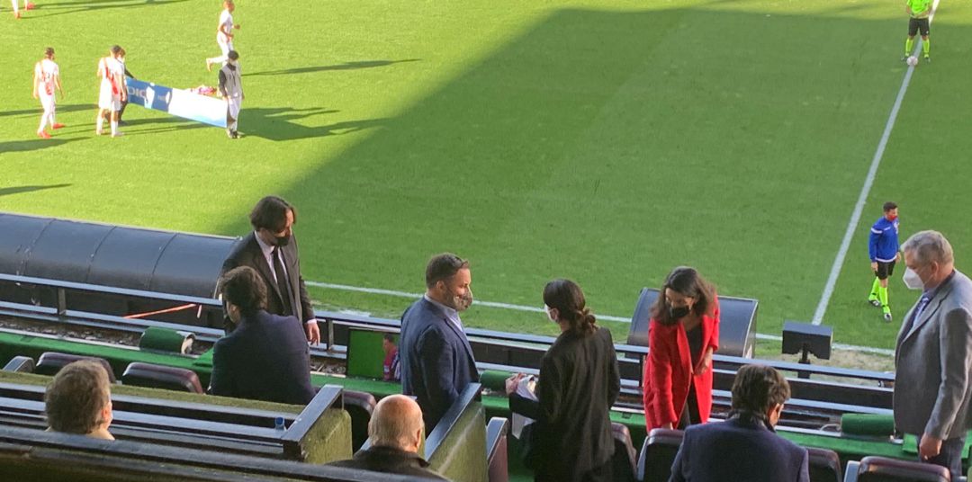 Santiago Abascal y Rocío Monasterio, en el estadio de Vallecas Santiago Abascal y Rocío Monasterio, en el estadio de Vallecas